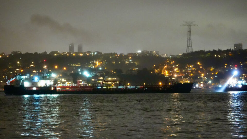 İstanbul Boğazı gemi trafiğine açıldı