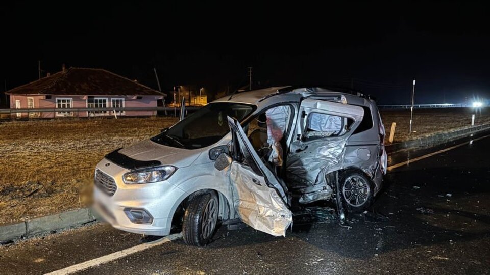 Uşak'ta trafik kazası: 1 ölü, 5 yaralı