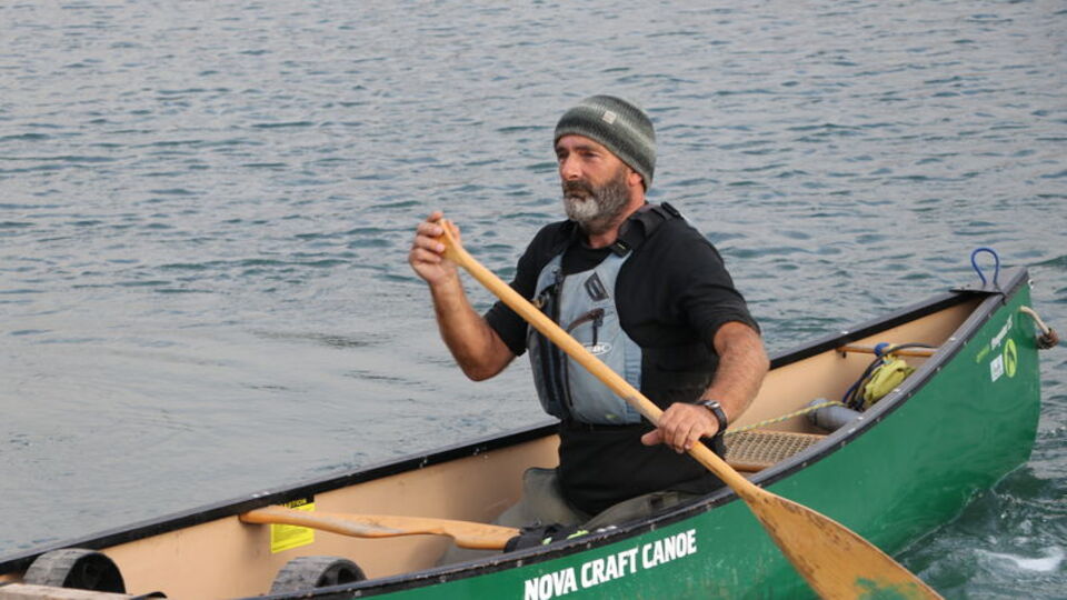 Kimsesiz çocuklara yardım için kanoyla Avrupa'yı dolaştı