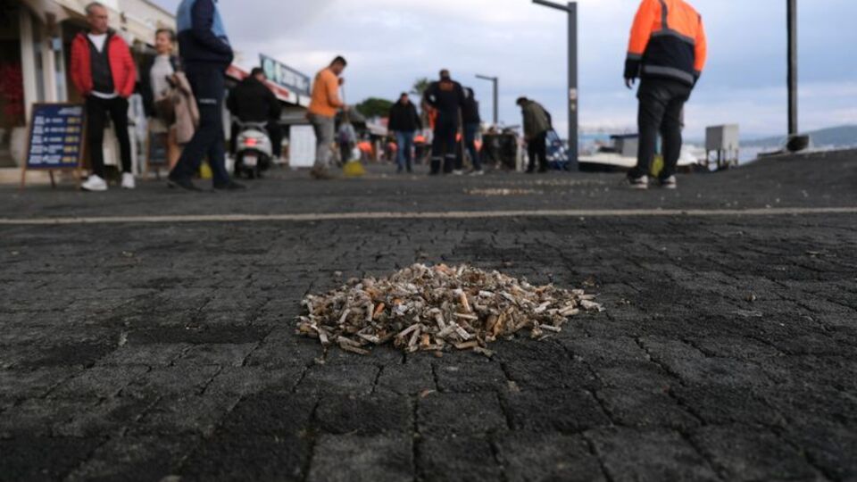 Ayvalık'ta yere çöp ve izmarite ceza geliyor