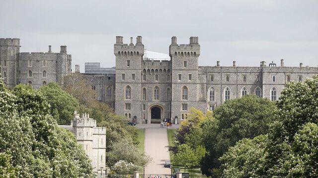 Maskeli adamlar Windsor Kalesi'ne girdi!