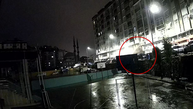 Rize'de bir kişinin öldüğü heyelan anı kamerada