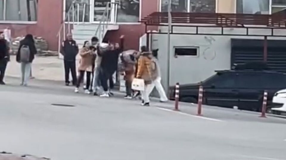 Kadınların yumruklu kavgası kamerada