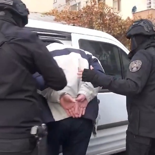 Gülen'in koruması eski emniyet müdürü yakalandı