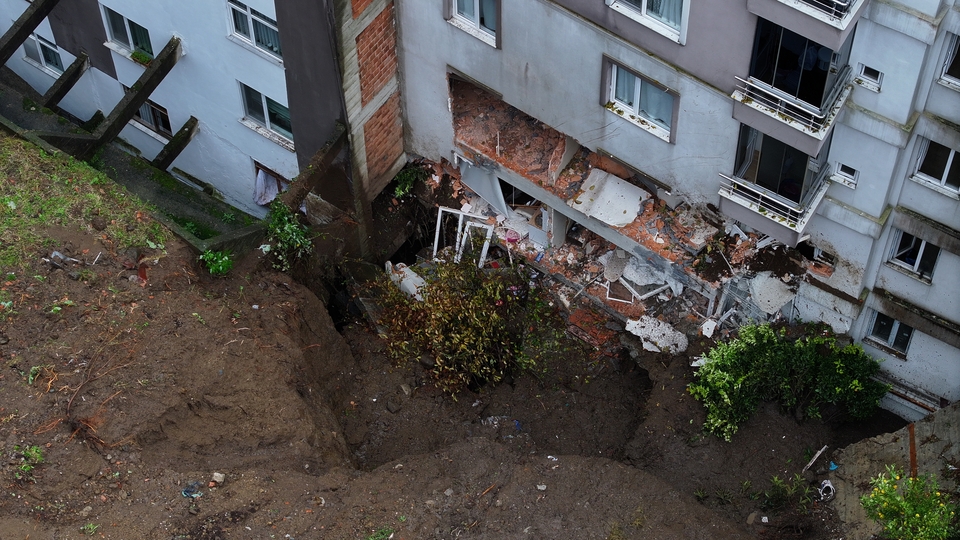 Rize Valisi'nden heyelan açıklaması