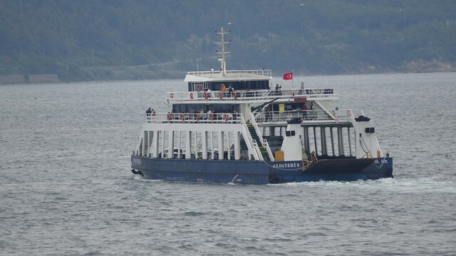 Feribot seferlerine olumsuz hava engeli
