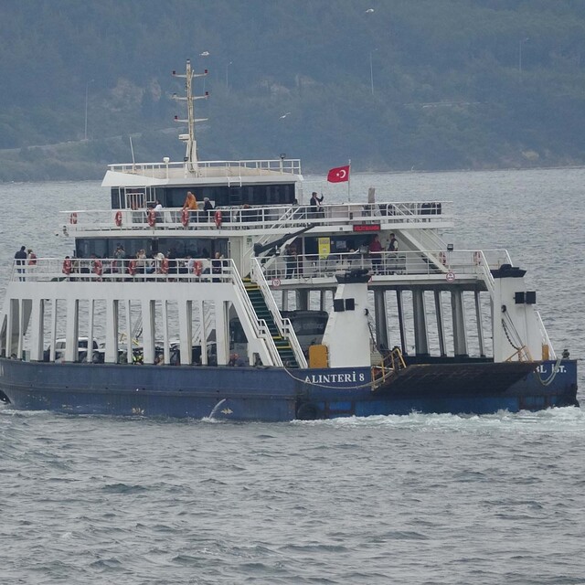 Feribot seferlerine olumsuz hava engeli