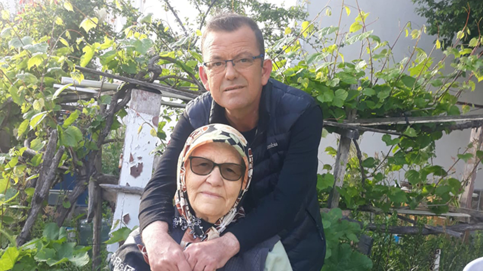 Annesinden nakledilen böbrekle hayata tutundu