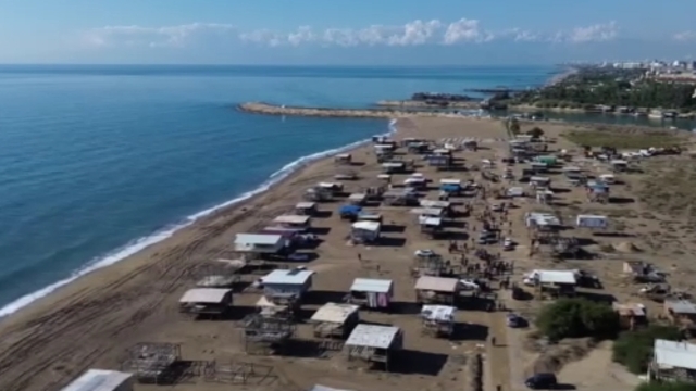 Antalya'daki çardakların yıkımına başlandı