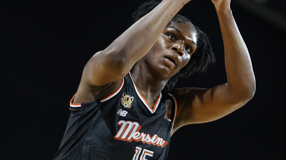 ÇBK Mersin, Çekya'da galip!