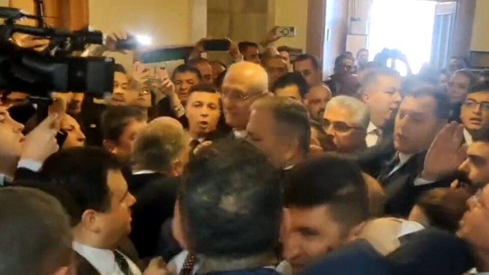 Bütçe görüşmelerinde kayyum gerginliği