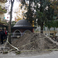 Belediye personeli gibi giyinip kent merkezini kazdılar!