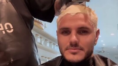 Saçlarını yeniden boyattı