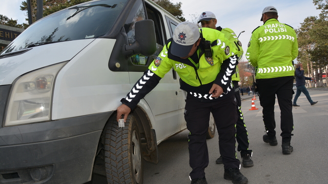 Bakan Uraloğlu'ndan kış lastiği uyarısı