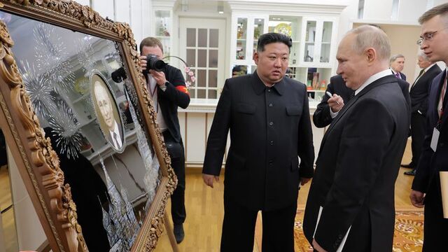 Putin'den Kuzey Kore'ye ilginç hediyeler