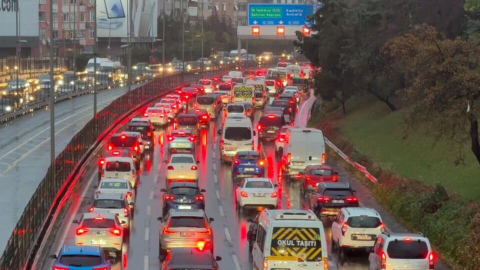 İstanbul'da trafik durma noktasına geldi!