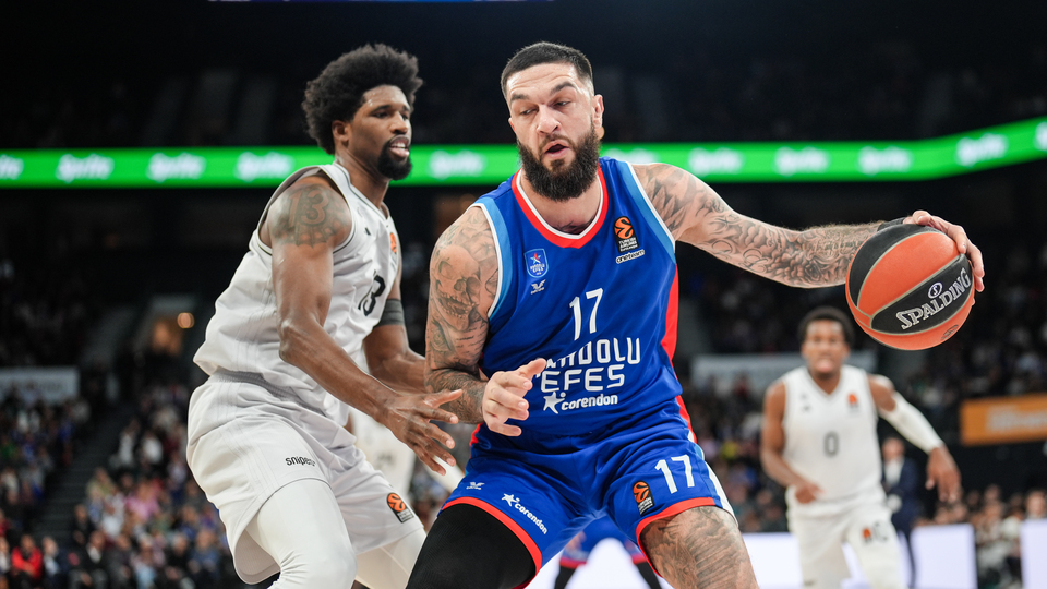 Anadolu Efes evinde Paris'e yenildi!