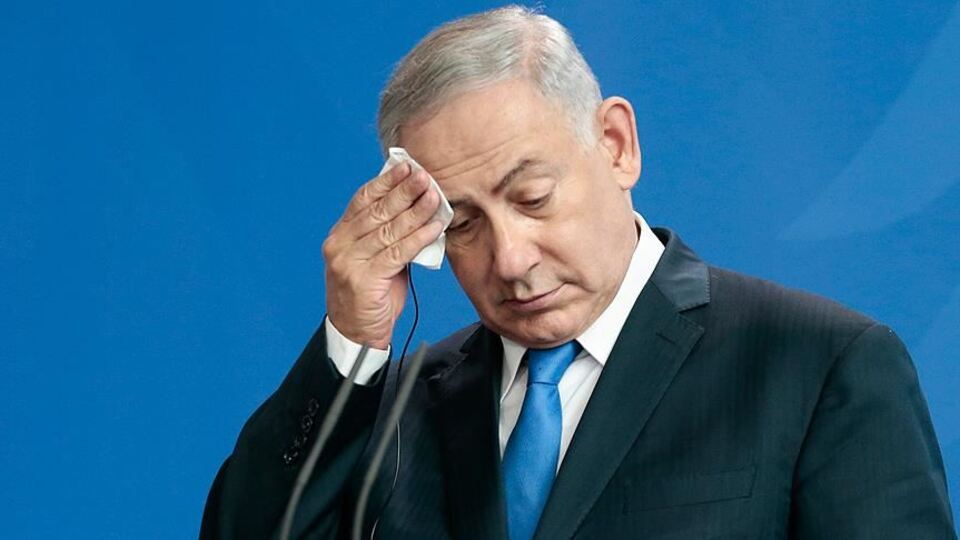 Netanyahu'nun yardımcısı 'ulusal güvenliği tehlikeye atmakla' suçlanıyor