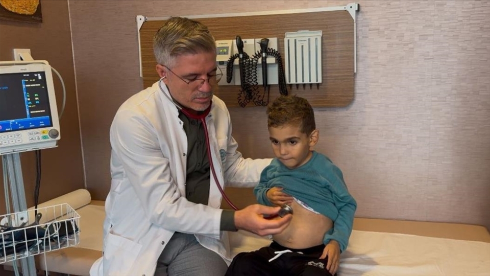 Dede torun ameliyathaneye aynı sedyede girdi