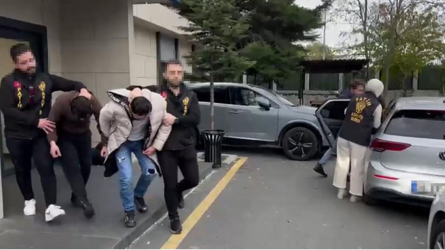 Polisler kokuyu aldı, eve baskın yaptı