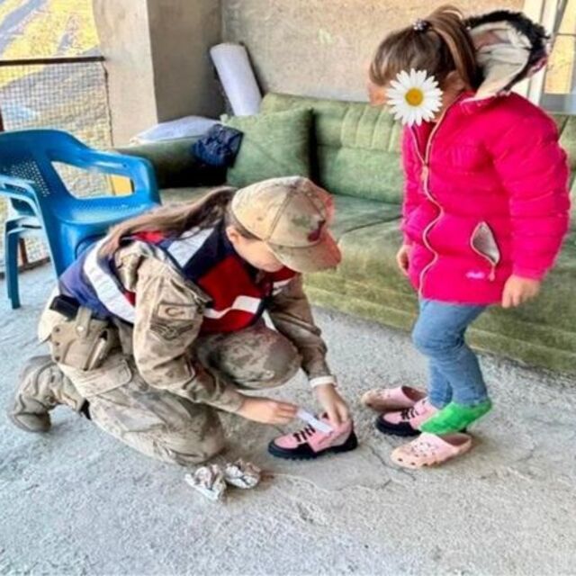 Jandarma 50 öğrencinin okul ihtiyacını karşıladı