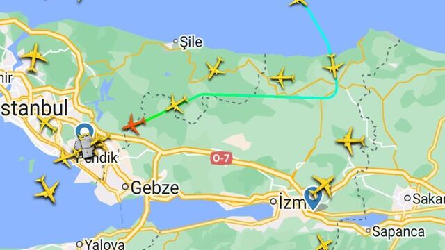 Uçaklar havada tur attı