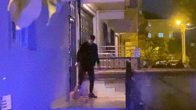 Dedesini ve kendisini harçlık için bıçakladı