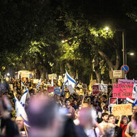 Tel Aviv'de binlerce kişiden protesto