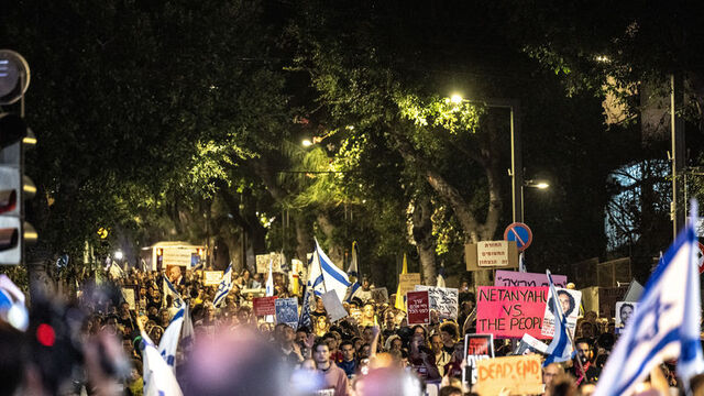 Tel Aviv'de binlerce kişiden protesto