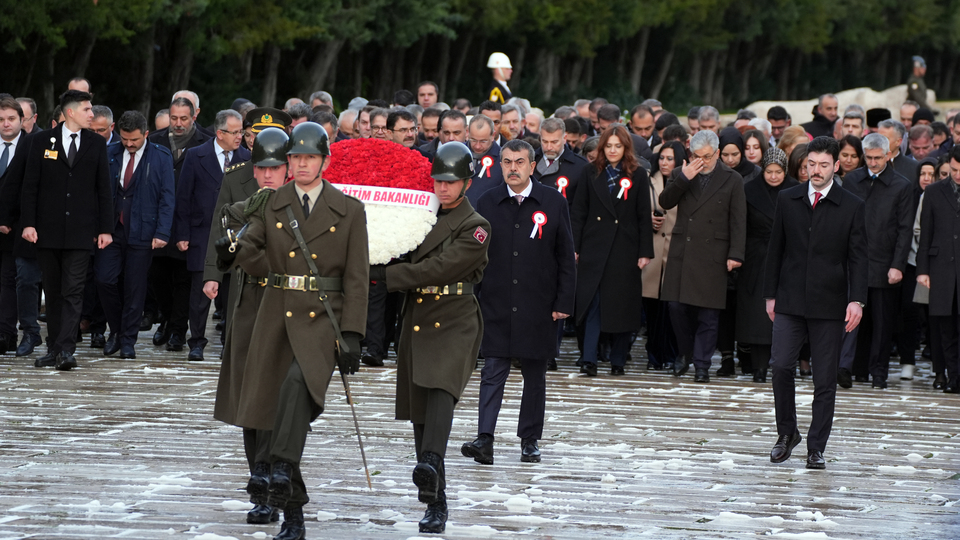Siyasilerden Öğretmenler Günü mesajları