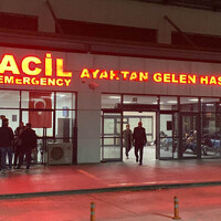 Yoğun bakımda iki doktoru yaraladı!