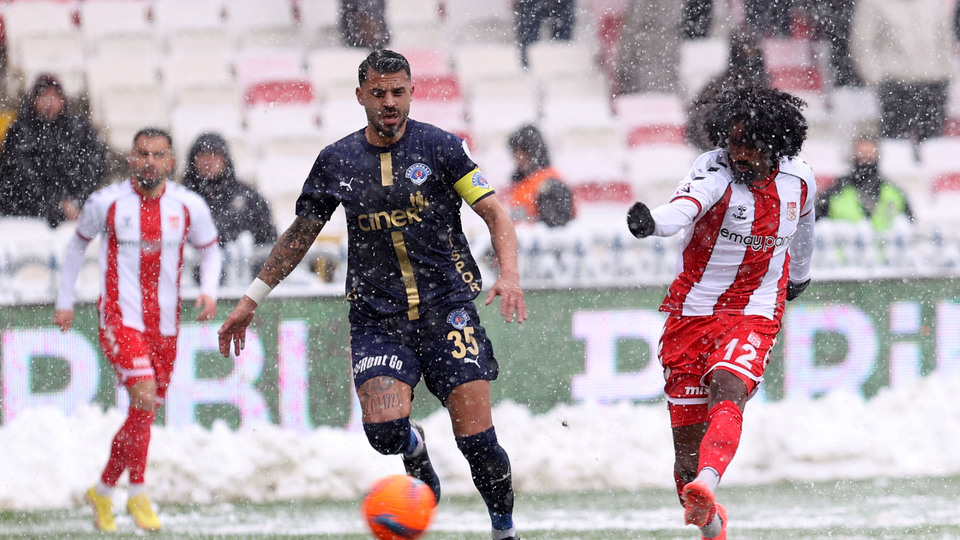 Sivas'ta fırtınalı maç golsüz sona erdi!