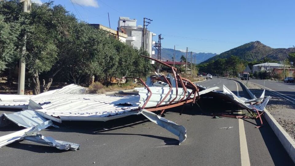Mersin'de fırtına can aldı