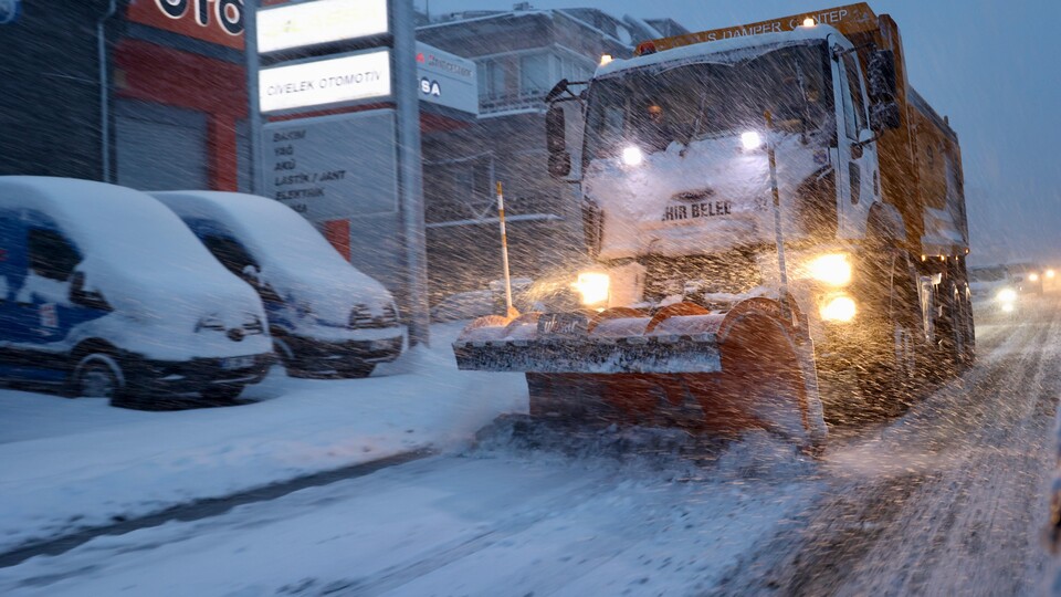 Bazı kentlerde eğitime kar engeli!