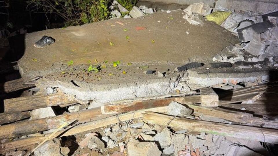 Aşırı yağıştan müstakil ev çöktü: 2 yaralı