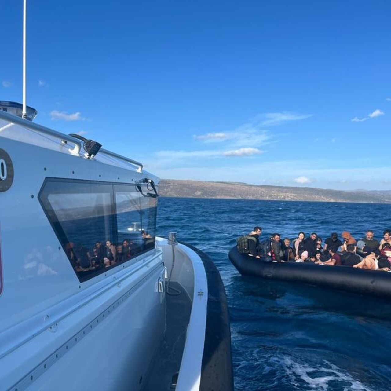 43 göçmen kaçakçısı ve 1298 göçmen yakalandı