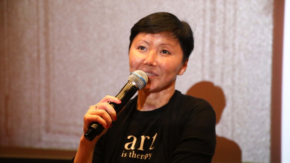 İzleyicilerin sorularını cevapladı