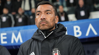 Beşiktaş'ta Bronckhorst hedef tahtasında!