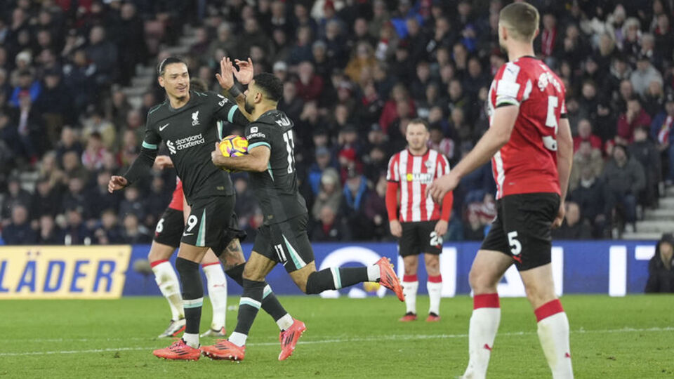 Liverpool zirvede tek başına! Fark 8'e çıktı