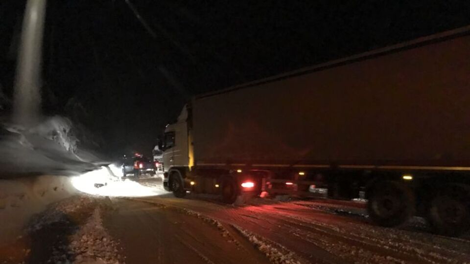 Antalya-Konya karayolunda tipi: TIR ve kamyon geçişi kapatıldı