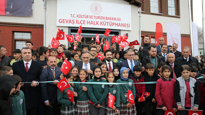 Gevaş İlçe Halk Kütüphanesi yeni binasında hizmete açıldı