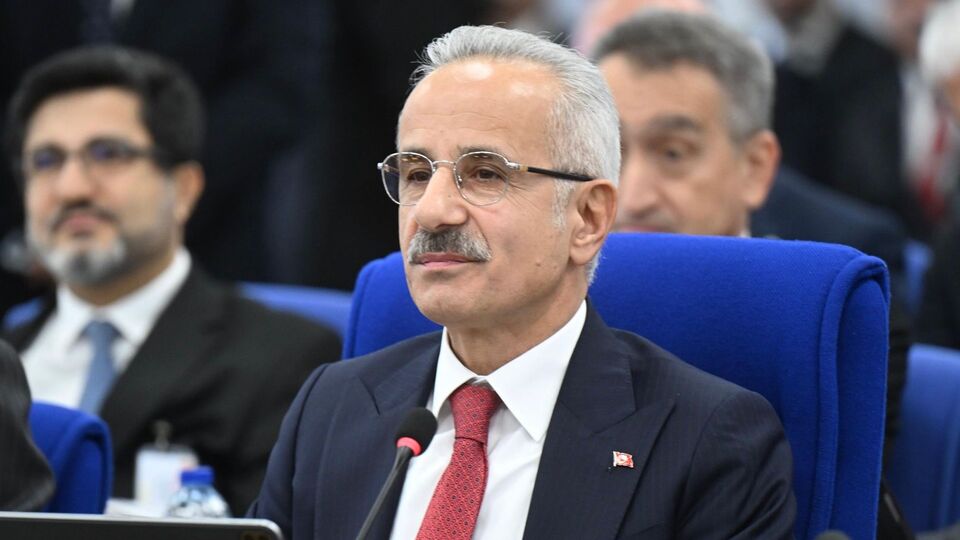 "Sosyal medyada yasakçı bir zihniyette değiliz, ama herkesin de haddini bilmesi lazım"