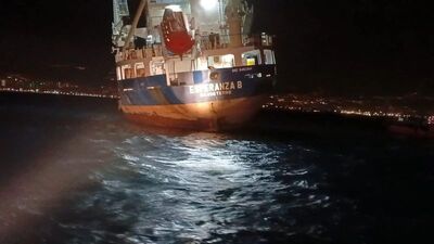 Kuru yük gemisi yan battı! 7 personel tahliye edildi