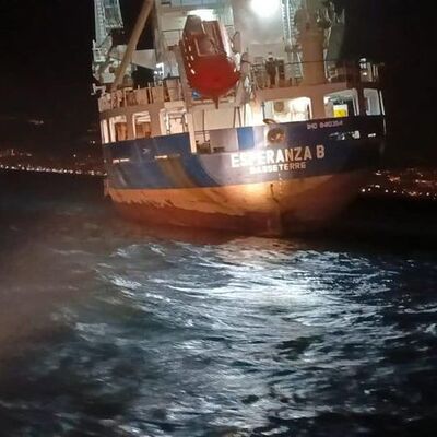 Kuru yük gemisi yan battı! 7 personel tahliye edildi