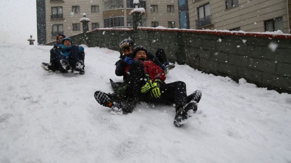 Artvin'in iki ilçesinde kar tatili