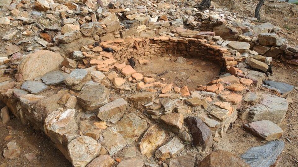 Asarcık Tepe'de Selçuklu dönemine ait yapılar bulundu