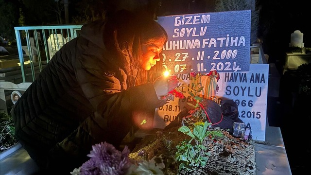 Yürekleri yaktı! Pastayla ikizinin mezarı başında!