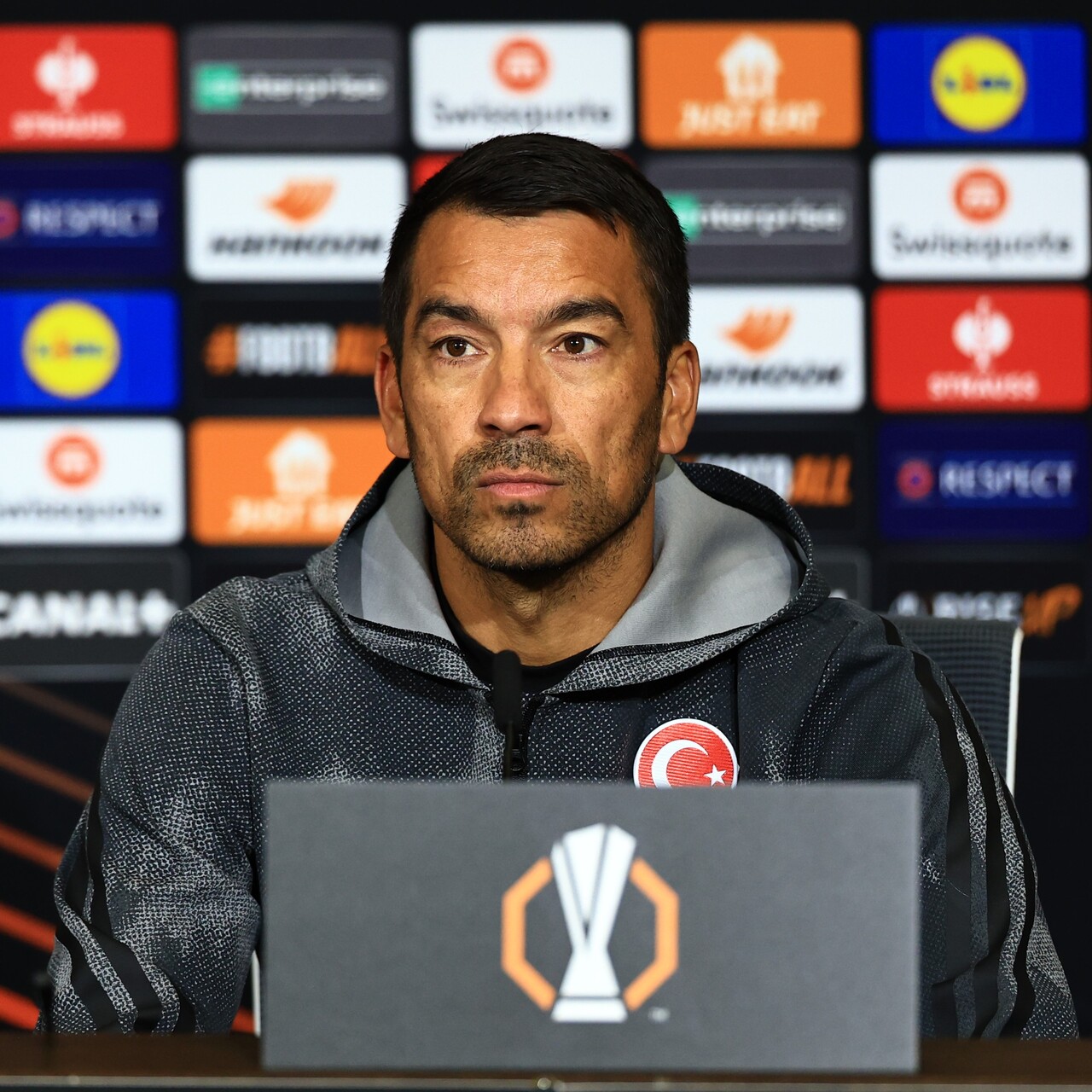 Bronckhorst'tan istifa sorusuna yanıt!