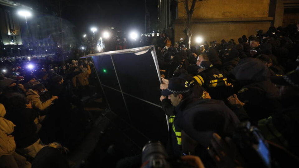 Gürcistan'da AB yanlılarından büyük protesto