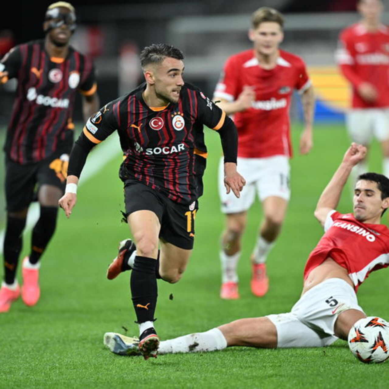 Cimbom kendini 'aştı'